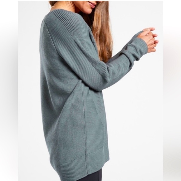 Athleta Sweaters - Athleta Merino wool blend V Neck Knit Sweater gray size XS